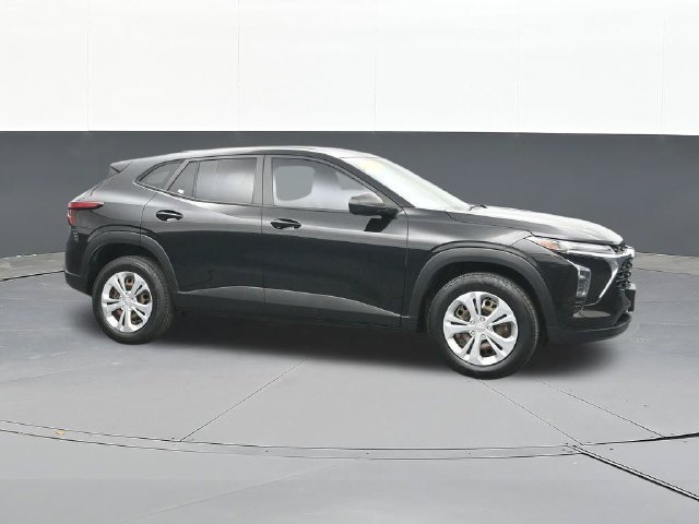 Used 2024 Chevrolet Trax LS FWD image 17