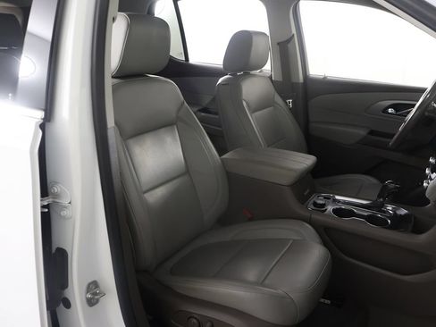 Used 2020 Chevrolet Traverse LT w/ Driver Confidence II Package AWD/4WD image 31
