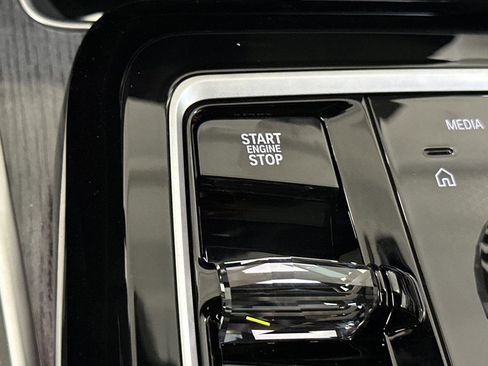 New 2026 BMW 740i w/ Executive Package image 28