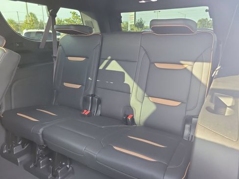 Used 2024 GMC Yukon XL AT4 w/ AT4 Premium Plus Package AWD/4WD image 18