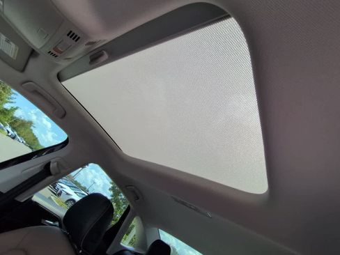 Used 2025 Volkswagen Jetta SEL FWD image 19