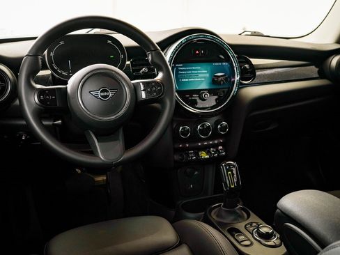 Used 2023 MINI Cooper SE image 4