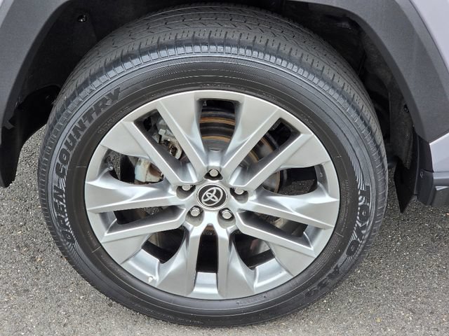 Used 2022 Toyota RAV4 XLE Premium AWD/4WD image 12