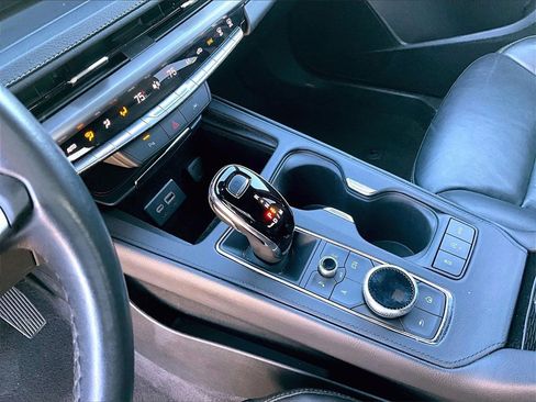 Used 2024 Cadillac XT4 Premium Luxury image 17