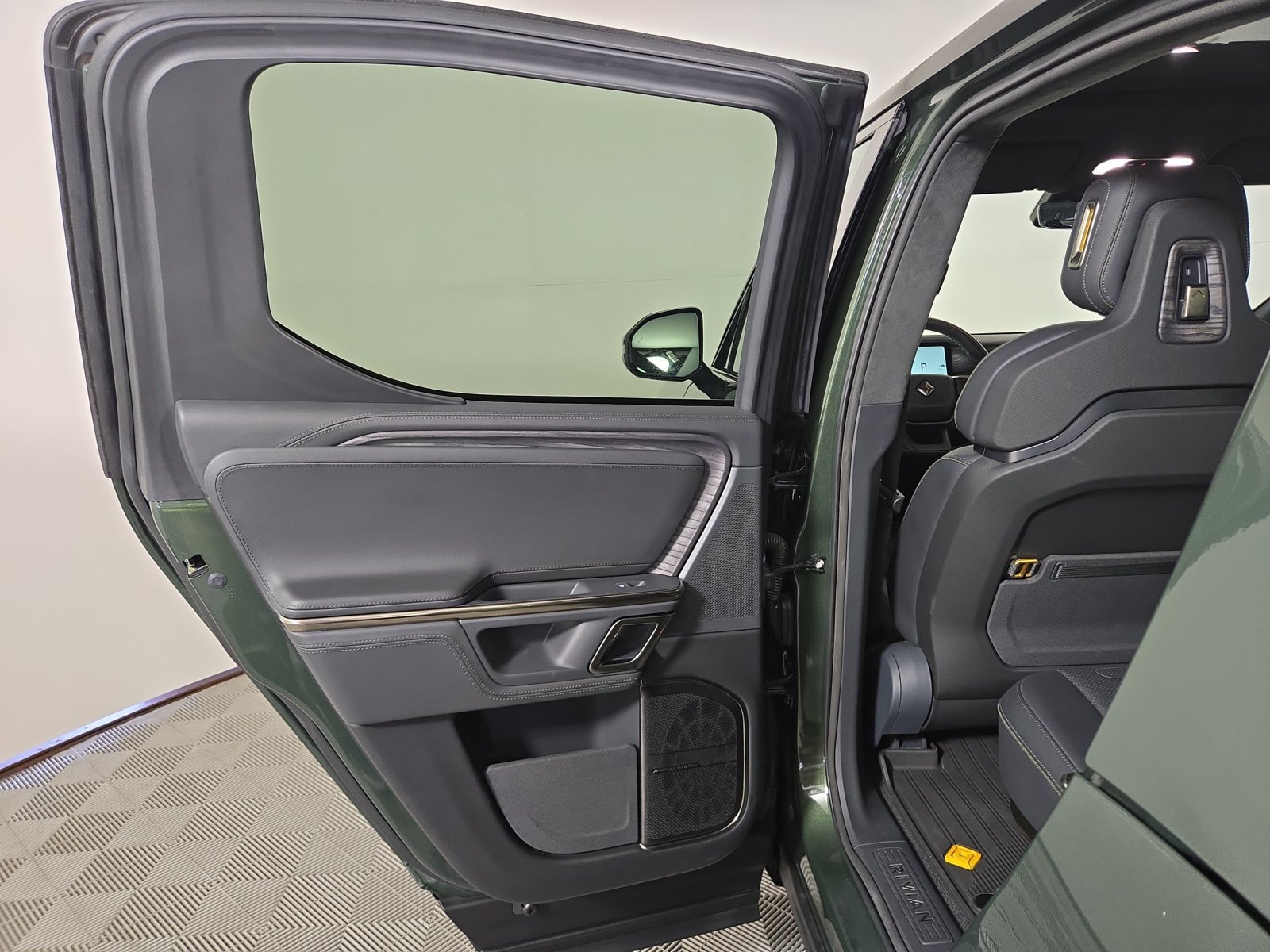 Used 2022 Rivian R1T Adventure AWD/4WD image 17