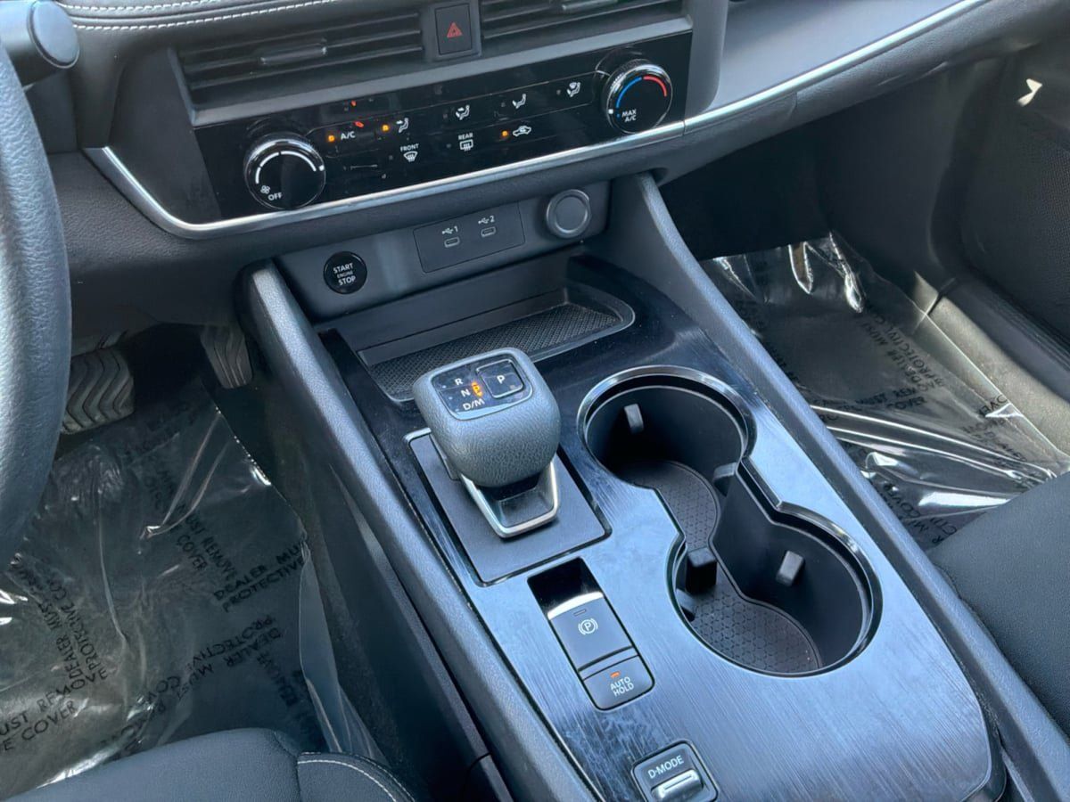 Used 2025 Nissan Rogue S FWD image 17