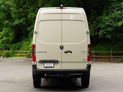 Used 2025 Mercedes-Benz Sprinter 2500 image 6