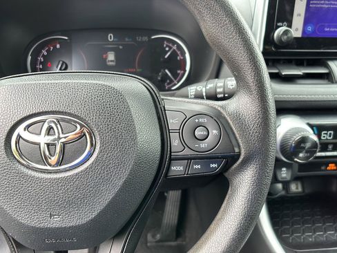 Used 2024 Toyota RAV4 XLE FWD image 30