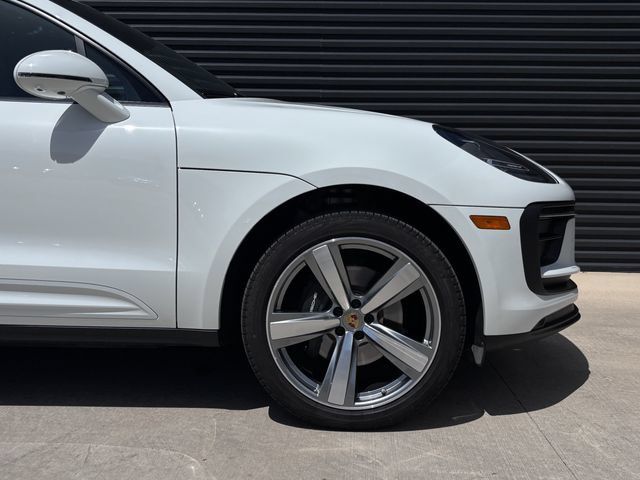 Certified 2026 Porsche Macan AWD/4WD image 11