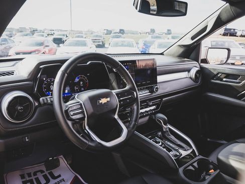 Used 2024 Chevrolet Colorado LT w/ LT Convenience Package III image 2