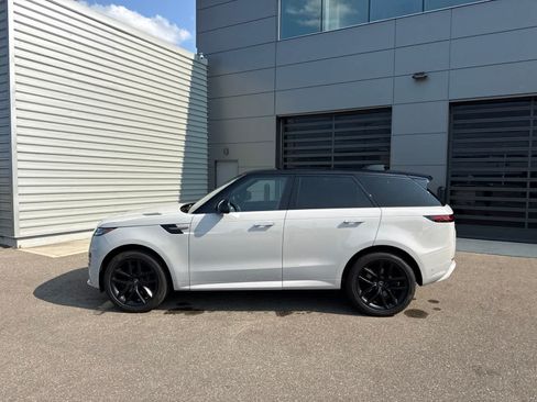 Used 2024 Land Rover Range Rover Sport Dynamic SE AWD/4WD image 2