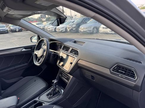 Used 2023 Volkswagen Tiguan SE FWD image 16