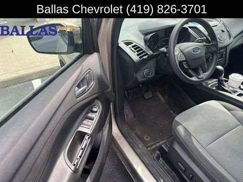 Used 2017 Ford Escape SE w/ SE Cold Weather Package AWD/4WD image 5