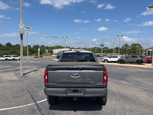 Used 2021 Ford F150 XLT image 4
