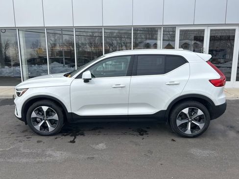 Certified 2025 Volvo XC40 B5 Plus image 2