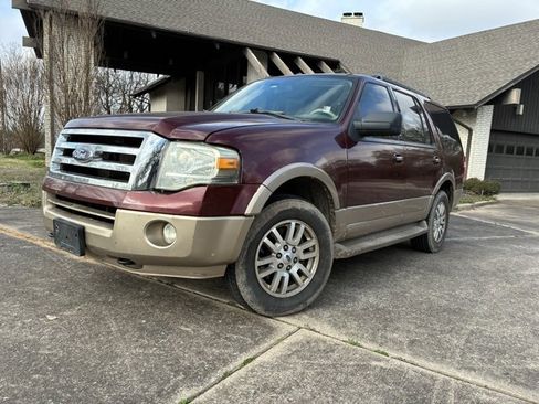 Used 2012 Ford Expedition XLT image 1
