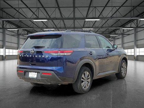 Used 2025 Nissan Pathfinder SV image 4