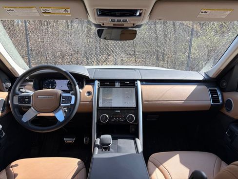Certified 2025 Land Rover Discovery Metropolitan Edition AWD/4WD image 19