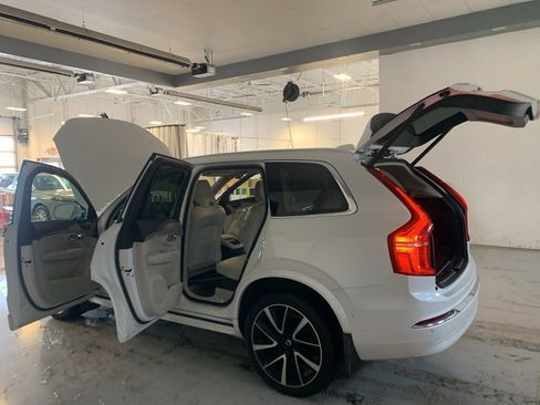 Used 2023 Volvo XC90 B6 Plus image 35