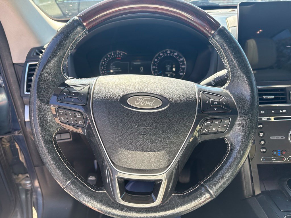 Used 2018 Ford Explorer Platinum AWD/4WD image 6