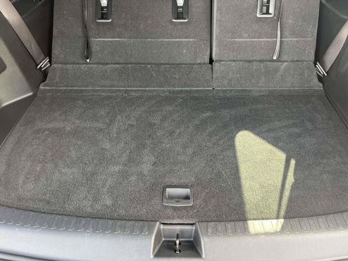 Used 2025 Chevrolet Traverse LT FWD image 18