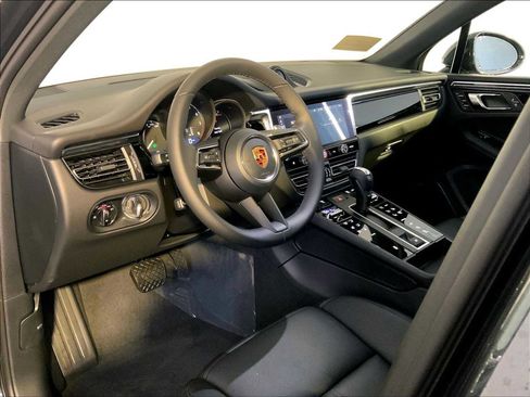 New 2026 Porsche Macan image 4