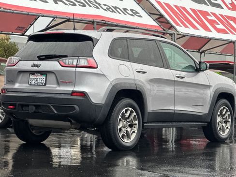 Used 2020 Jeep Cherokee Trailhawk image 2