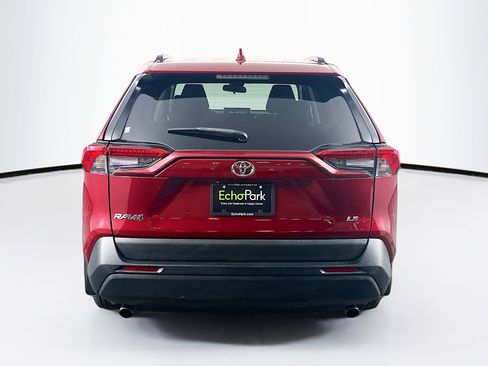 Used 2020 Toyota RAV4 LE FWD image 7