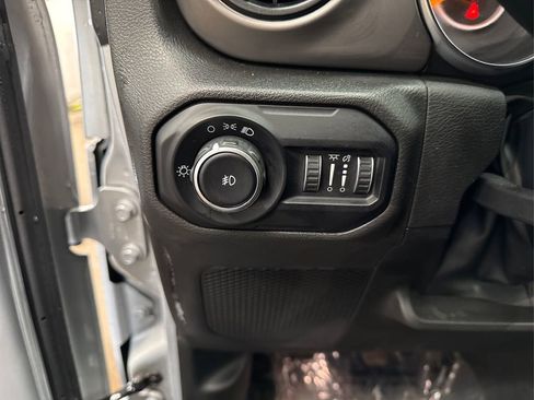 Used 2022 Jeep Wrangler Unlimited Sport image 25