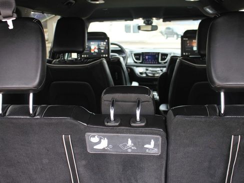 Used 2019 Chrysler Pacifica Limited w/ S Appearance Package image 39