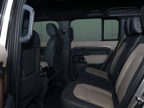 Used 2023 Land Rover Defender 110 X-Dynamic SE image 12