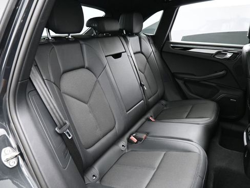 Certified 2025 Porsche Macan AWD/4WD image 26