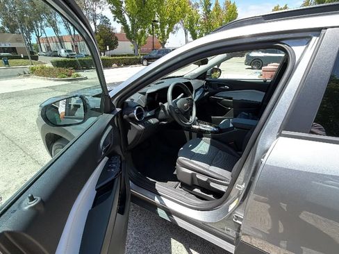 Used 2026 Chevrolet Trax LT FWD image 16