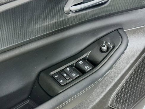 Used 2024 Jeep Grand Cherokee L Laredo image 17