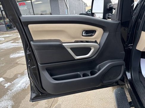 Used 2017 Nissan Titan SV image 22