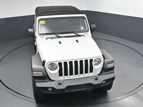 Used 2020 Jeep Gladiator Sport w/ Quick Order Package 24S image 34