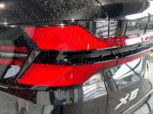 Used 2025 BMW X5 xDrive40i w/ Climate Comfort Package image 29