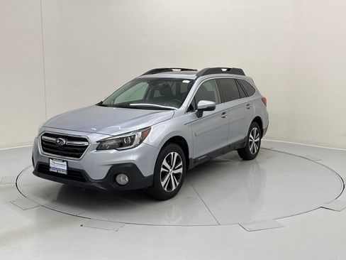 Used 2018 Subaru Outback 2.5i Limited AWD/4WD image 2