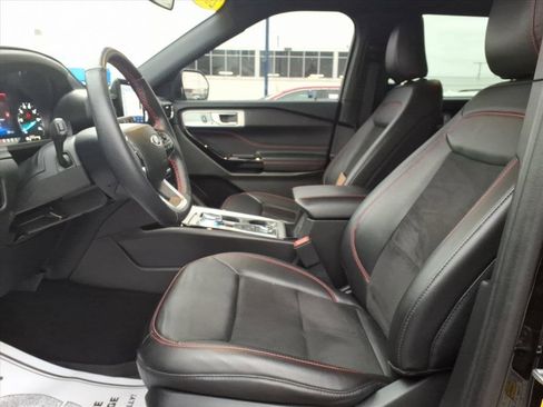Used 2023 Ford Explorer ST-Line image 16