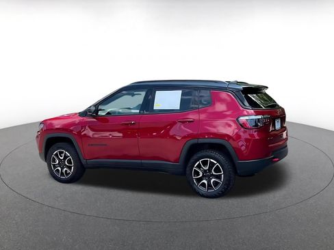 Used 2025 Jeep Compass Trailhawk AWD/4WD image 9