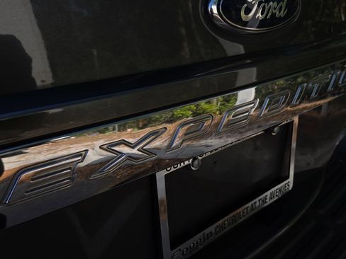 Used 2015 Ford Expedition XLT w/ Equipment Group 202A RWD image 16