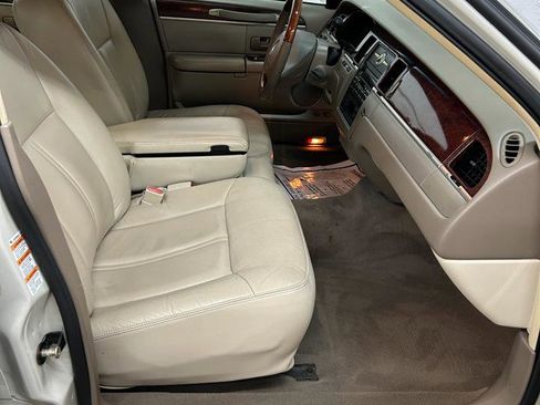 Used 2004 Lincoln Town Car Ultimate RWD image 27