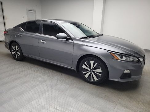 Used 2021 Nissan Altima 2.5 SV w/ SV Premium Package FWD image 11