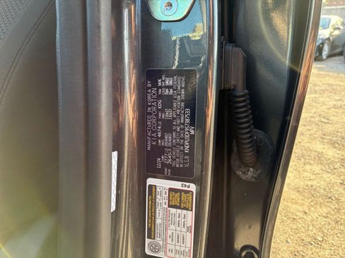 Used 2025 Kia Sportage LX image 29