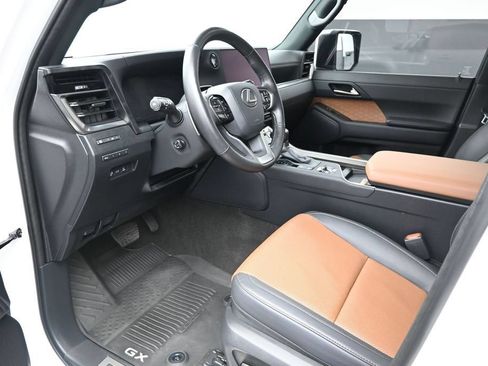 Used 2026 Lexus GX 550 w/ Accessory Package (2T) AWD/4WD image 23
