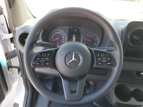 Used 2024 Mercedes-Benz Sprinter 2500 image 22