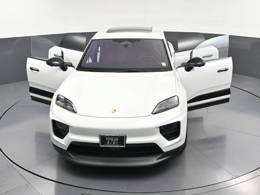 Certified 2025 Porsche Macan 4S Electric AWD/4WD image 35
