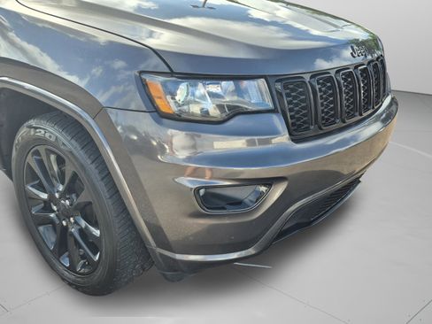 Used 2019 Jeep Grand Cherokee Altitude RWD image 36