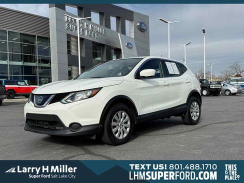 Used 2018 Nissan Rogue Sport S image 1