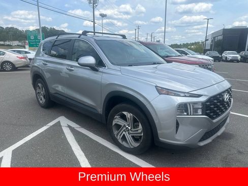 Used 2021 Hyundai Santa Fe SE FWD image 4